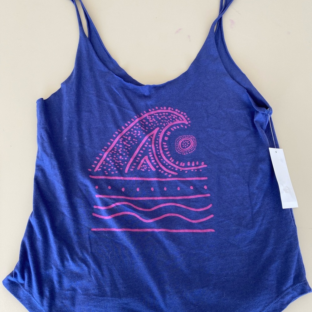 Curved hem tank